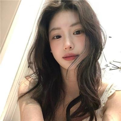拿着手术刀的猎人 海报